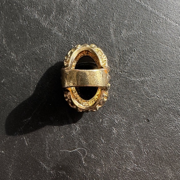 Elegant Gold and Garnet Statement Ring - Picture 4 of 4